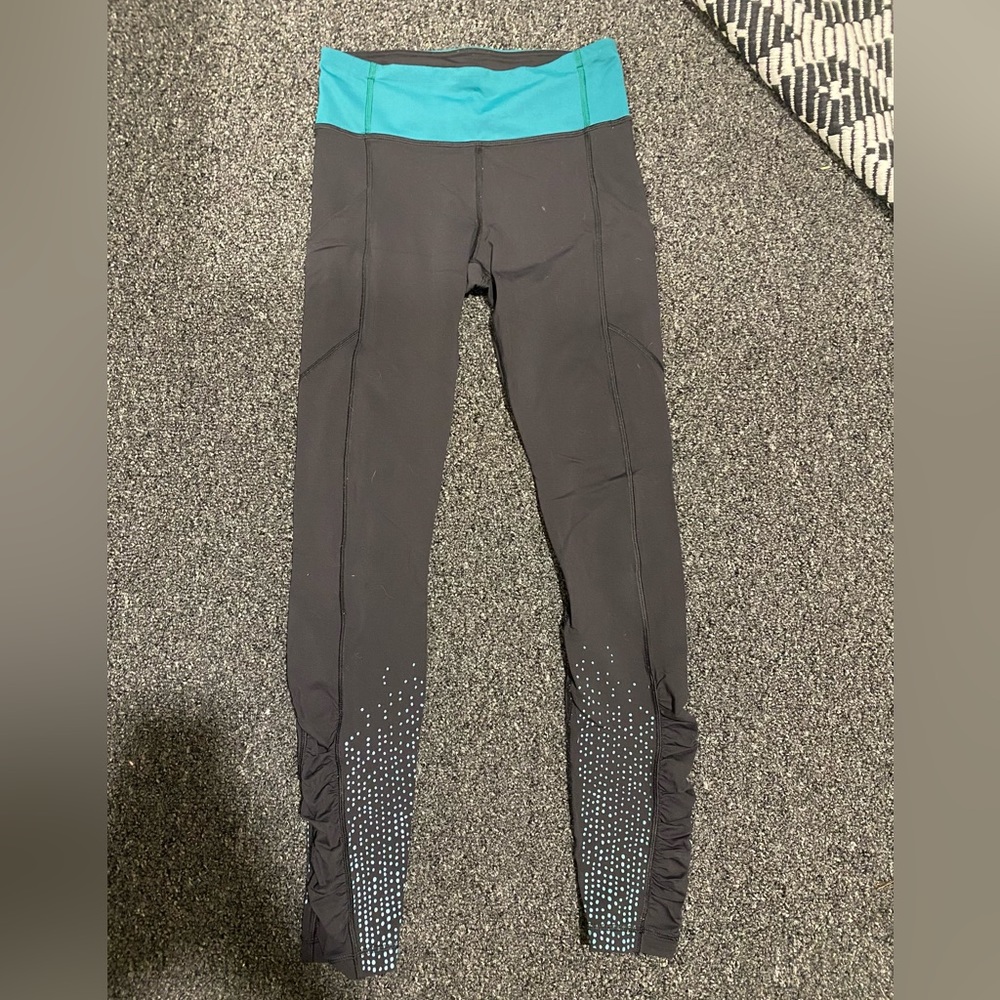 Flattering black lululemon leggings
